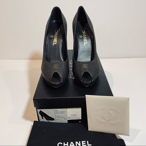 Chanel Peep Toe black with gold speck Pump New